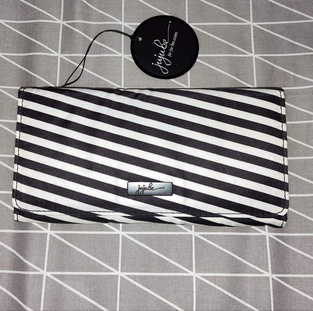 NWT Jujube wallet Be rich, Ju-Ju-Be